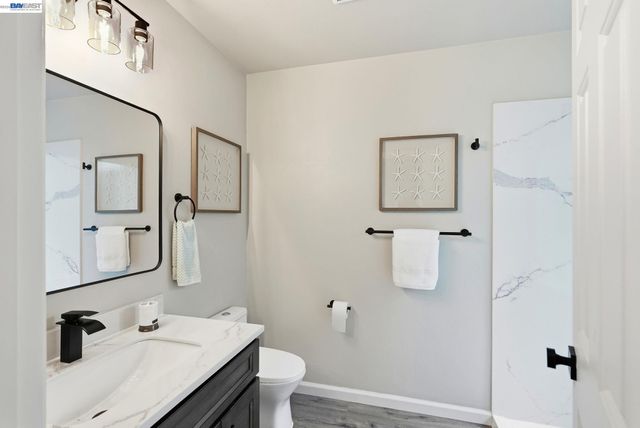 29 Captains Dr, Alameda, CA 94502