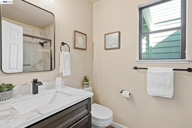 29 Captains Dr, Alameda, CA 94502