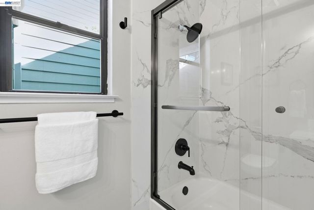 29 Captains Dr, Alameda, CA 94502