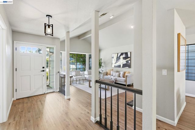 29 Captains Dr, Alameda, CA 94502