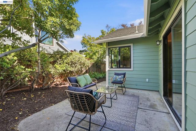 29 Captains Dr, Alameda, CA 94502