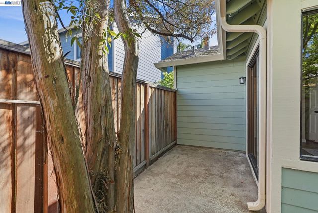 29 Captains Dr, Alameda, CA 94502