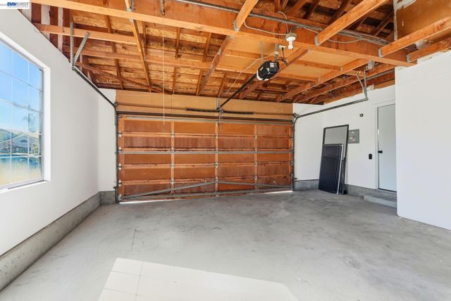 29 Captains Dr, Alameda, CA 94502
