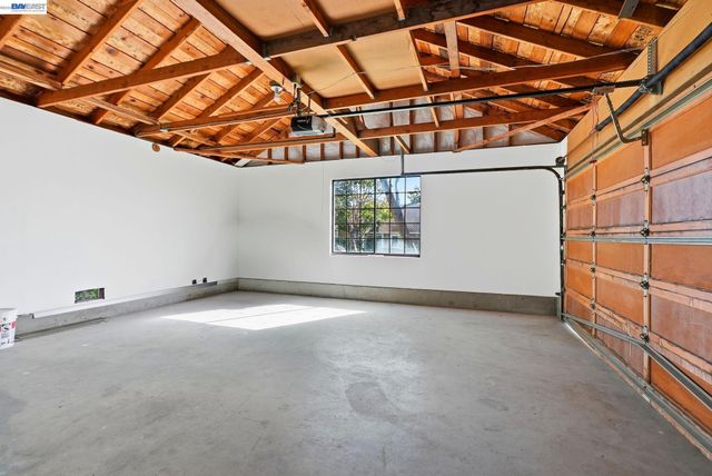 29 Captains Dr, Alameda, CA 94502