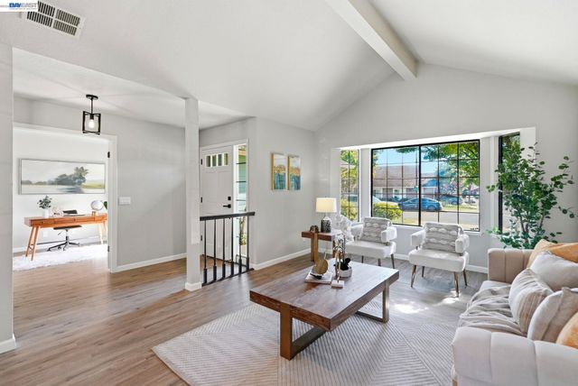 29 Captains Dr, Alameda, CA 94502