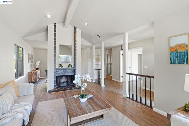 29 Captains Dr, Alameda, CA 94502