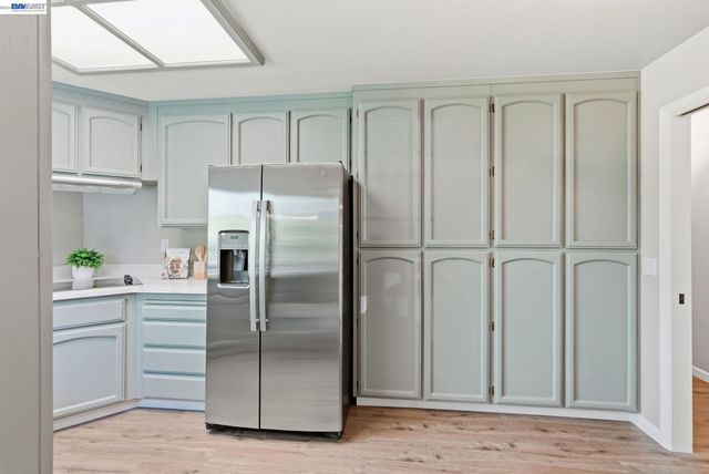 29 Captains Dr, Alameda, CA 94502