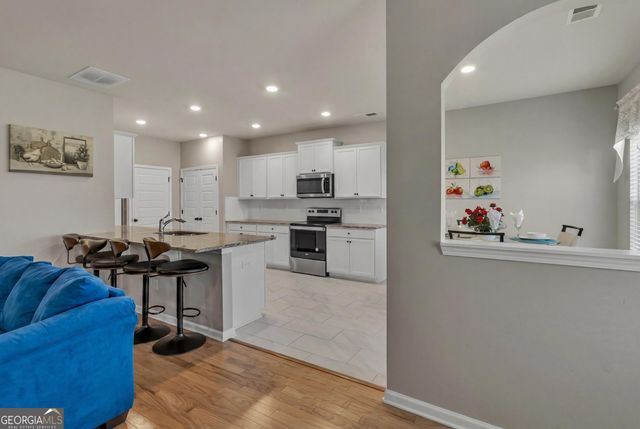 684 Lakehaven Lane, Loganville, GA 30052