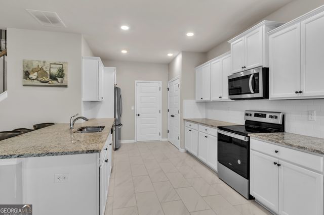 684 Lakehaven Lane, Loganville, GA 30052