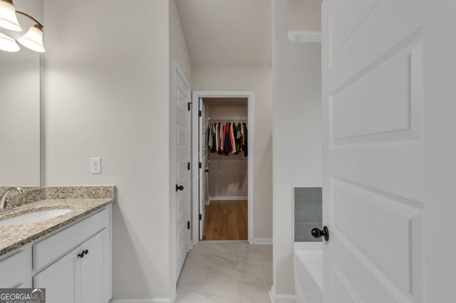 684 Lakehaven Lane, Loganville, GA 30052