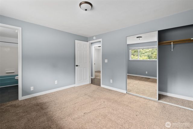 216 E Sleeper Road, Oak Harbor, WA 98277