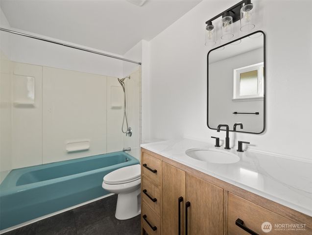 216 E Sleeper Road, Oak Harbor, WA 98277