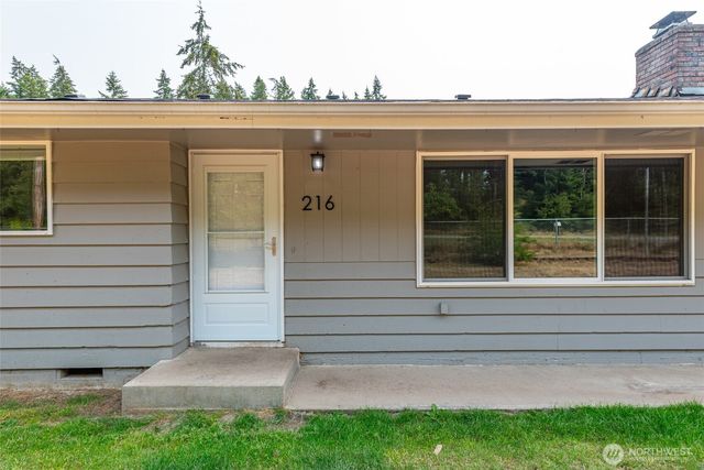 216 E Sleeper Road, Oak Harbor, WA 98277