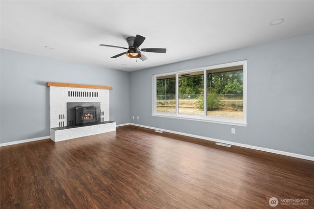 216 E Sleeper Road, Oak Harbor, WA 98277