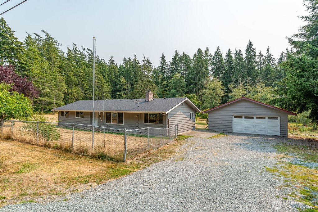 216 E Sleeper Road, Oak Harbor, WA 98277