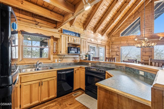 2470 Black Bear Ridge Way, Sevierville, TN 37862