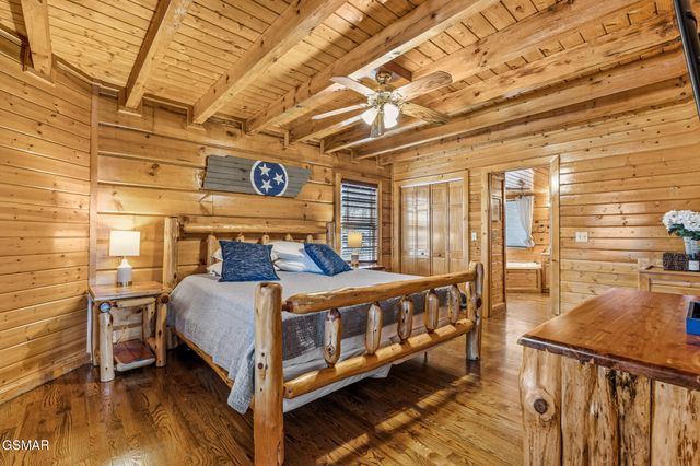 2470 Black Bear Ridge Way, Sevierville, TN 37862