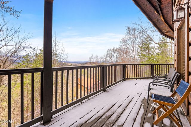 2470 Black Bear Ridge Way, Sevierville, TN 37862