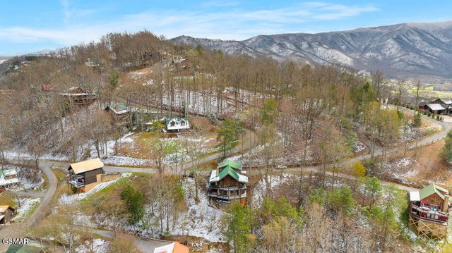 2470 Black Bear Ridge Way, Sevierville, TN 37862