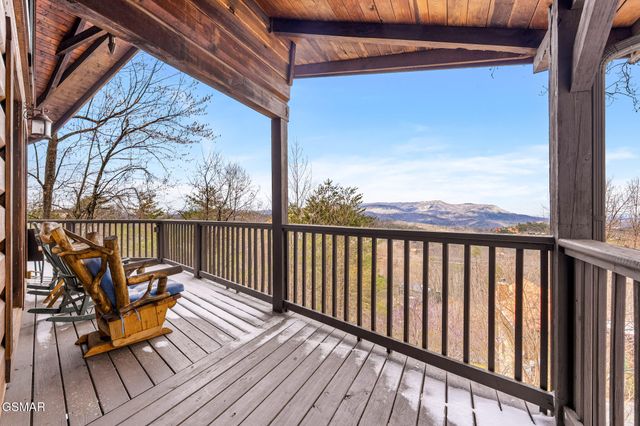 2470 Black Bear Ridge Way, Sevierville, TN 37862