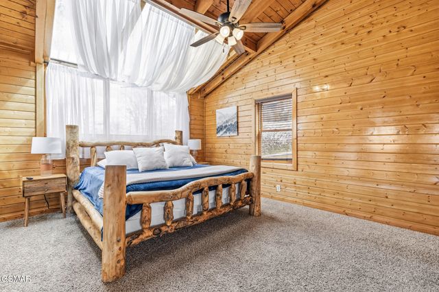 2470 Black Bear Ridge Way, Sevierville, TN 37862