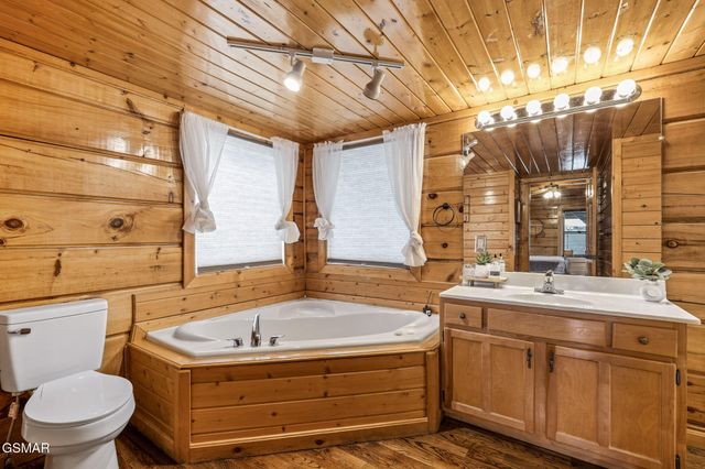 2470 Black Bear Ridge Way, Sevierville, TN 37862