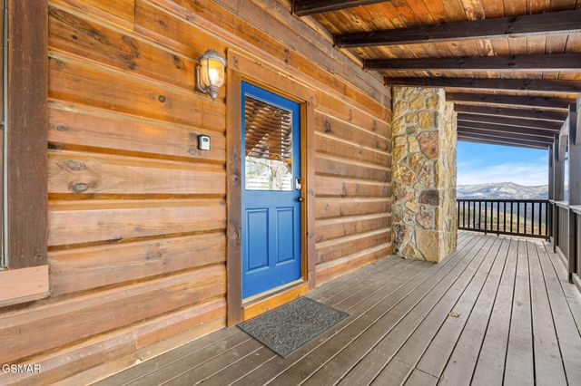 2470 Black Bear Ridge Way, Sevierville, TN 37862