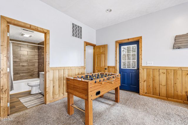 2470 Black Bear Ridge Way, Sevierville, TN 37862