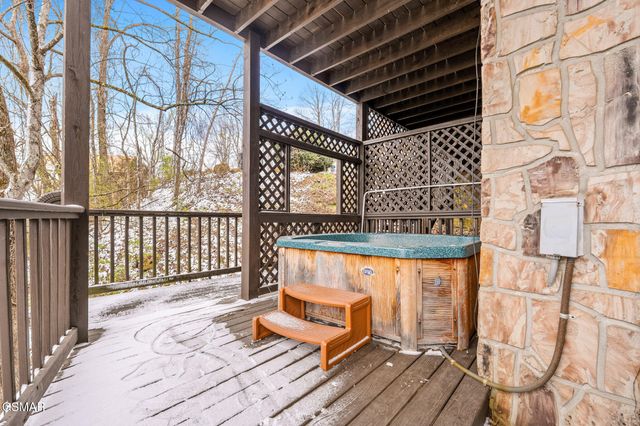 2470 Black Bear Ridge Way, Sevierville, TN 37862