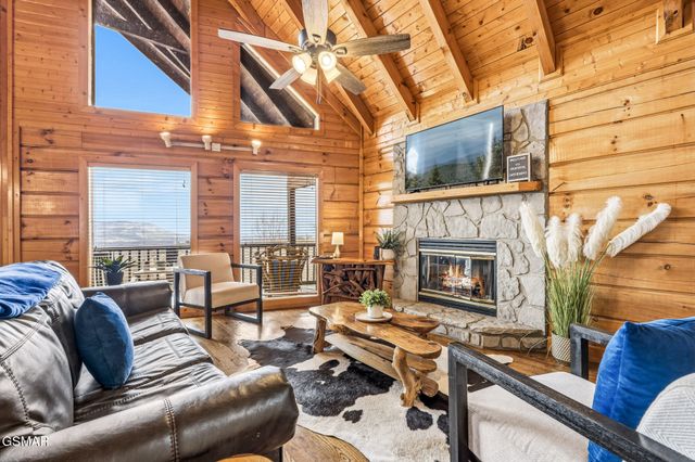 2470 Black Bear Ridge Way, Sevierville, TN 37862