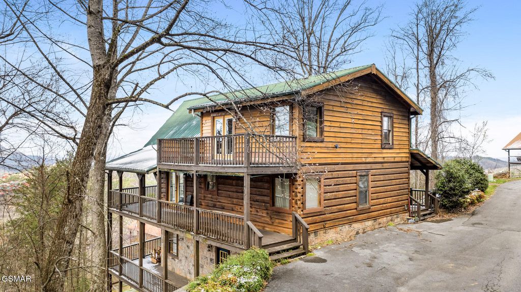 2470 Black Bear Ridge Way, Sevierville, TN 37862