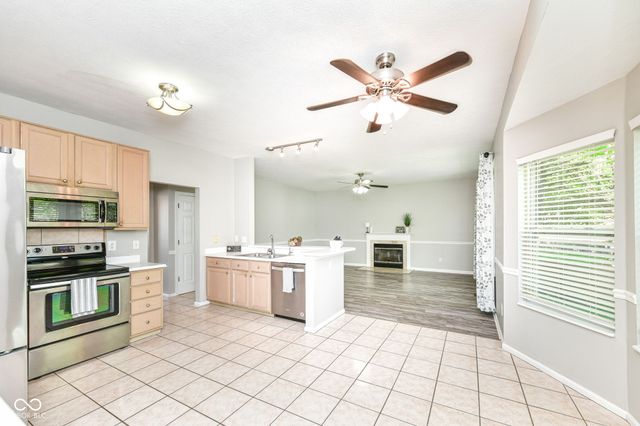 7942 Red Sunset Way, Avon, IN 46123