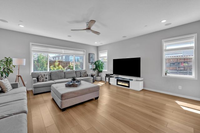 4623 Flagstaff Dr, Folsom, CA 95630