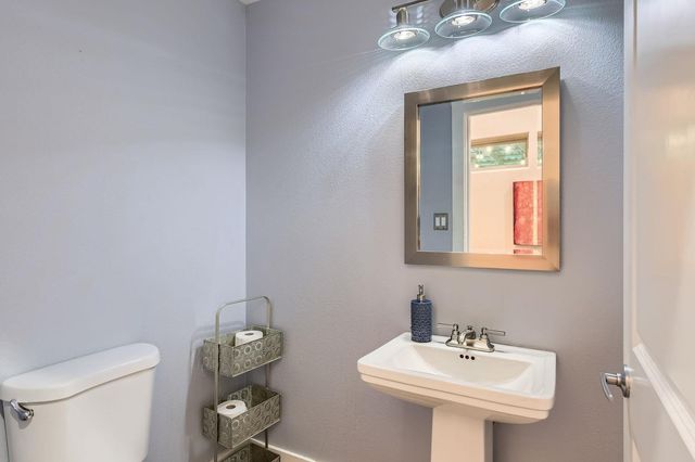 2510 Rosewood Ave, Austin, TX 78702