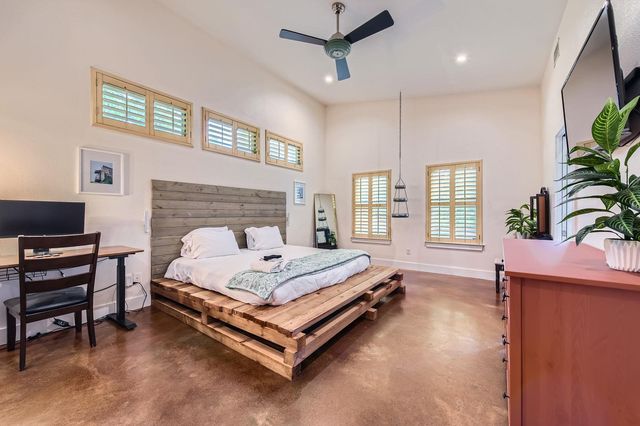 2510 Rosewood Ave, Austin, TX 78702