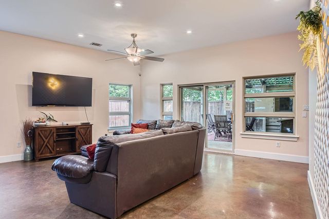 2510 Rosewood Ave, Austin, TX 78702