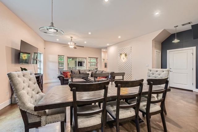 2510 Rosewood Ave, Austin, TX 78702