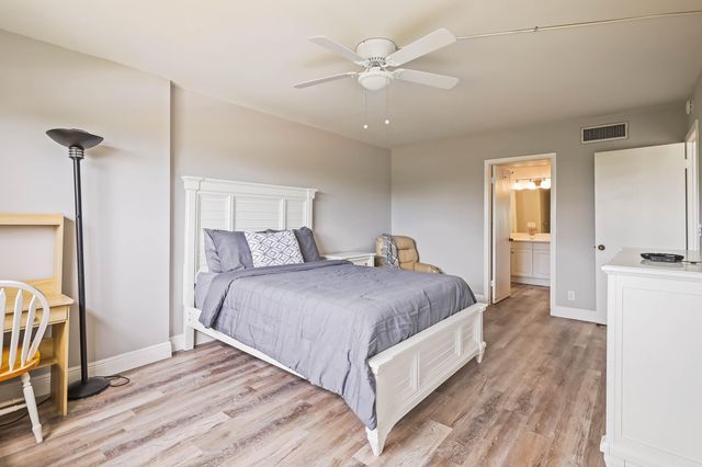 6850 10th Avenue N 310, Greenacres, FL 33467