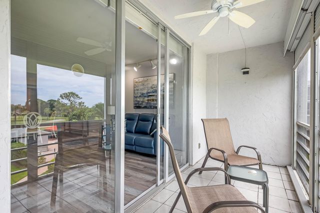 6850 10th Avenue N 310, Greenacres, FL 33467