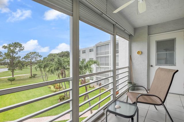 6850 10th Avenue N 310, Greenacres, FL 33467
