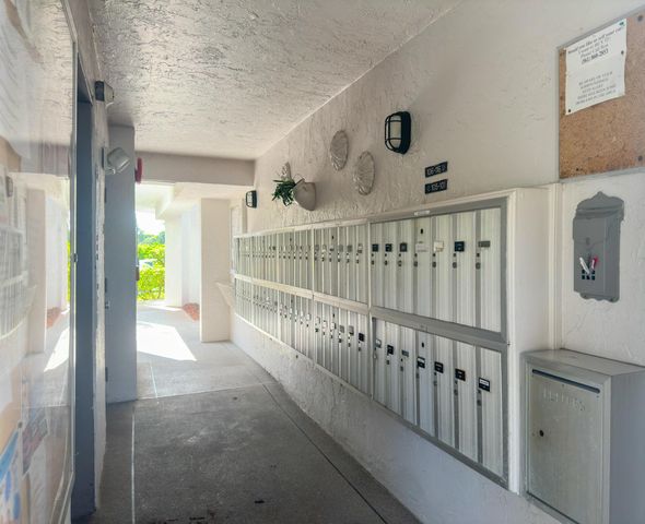 6850 10th Avenue N 310, Greenacres, FL 33467