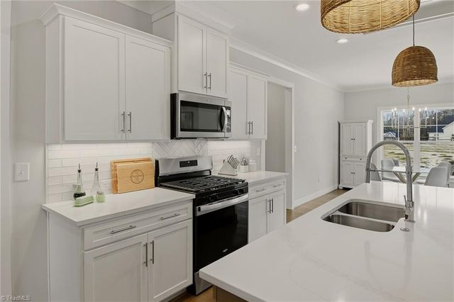 162 Meeting House Lane, Advance, NC 27006