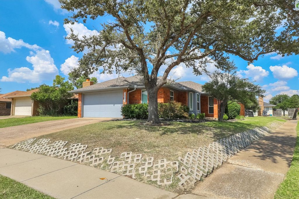 2039 Avignon Drive, Carrollton, TX 75007