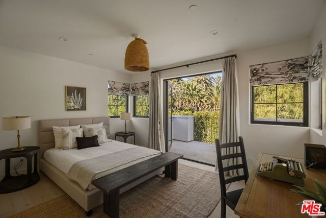 131 S Saltair Avenue, Los Angeles, CA 90049