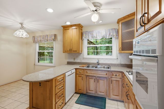 208 Lake Terrace Dr, Hendersonville, TN 37075