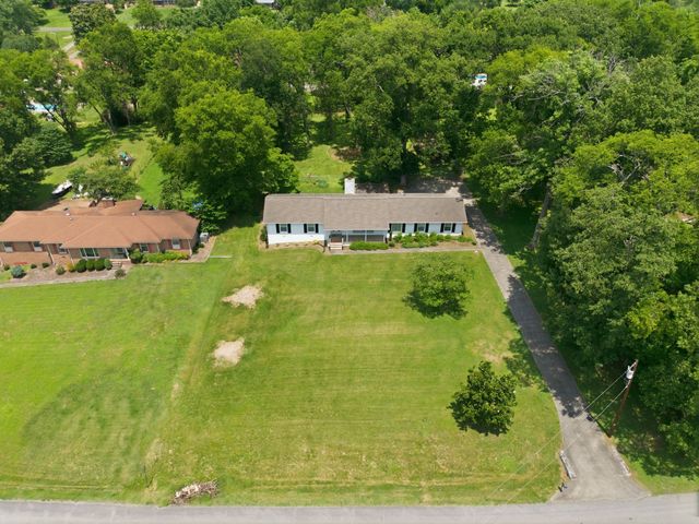 208 Lake Terrace Dr, Hendersonville, TN 37075