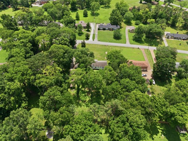 208 Lake Terrace Dr, Hendersonville, TN 37075