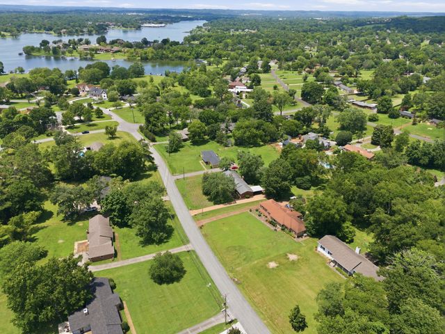 208 Lake Terrace Dr, Hendersonville, TN 37075