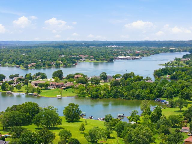 208 Lake Terrace Dr, Hendersonville, TN 37075