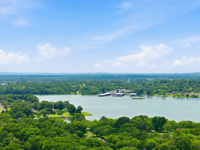 208 Lake Terrace Dr, Hendersonville, TN 37075